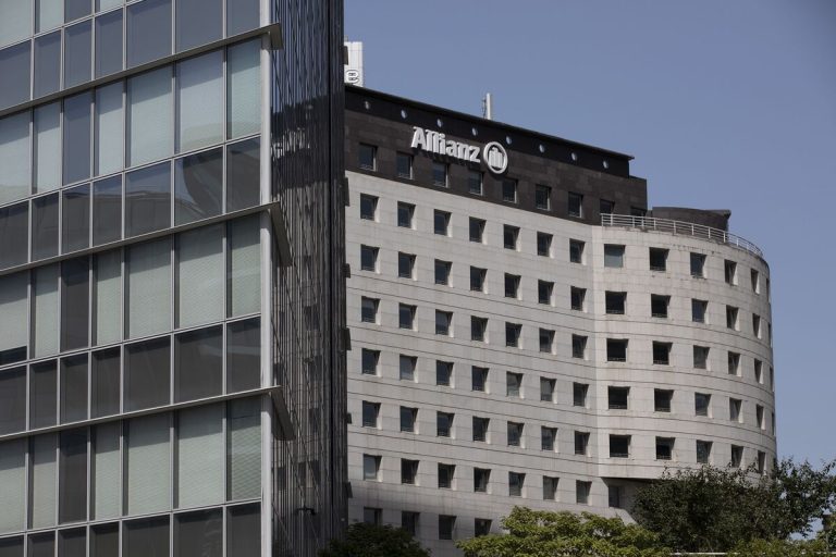 découvrez allianz direct en france, votre partenaire d'assurance en ligne qui vous offre des solutions adaptées pour protéger votre vie, votre santé et vos biens. profitez de tarifs compétitifs et d'un service client réactif, tout en gérant vos contrats facilement depuis chez vous.