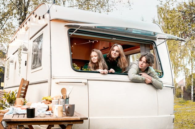 découvrez notre assurance caravane adaptée à vos besoins, garantissant la protection de votre véhicule pendant vos voyages. profitez d'une couverture complète, d'assistance 24/7 et de tarifs compétitifs, pour rouler l'esprit tranquille tout au long de vos aventures en pleine nature.