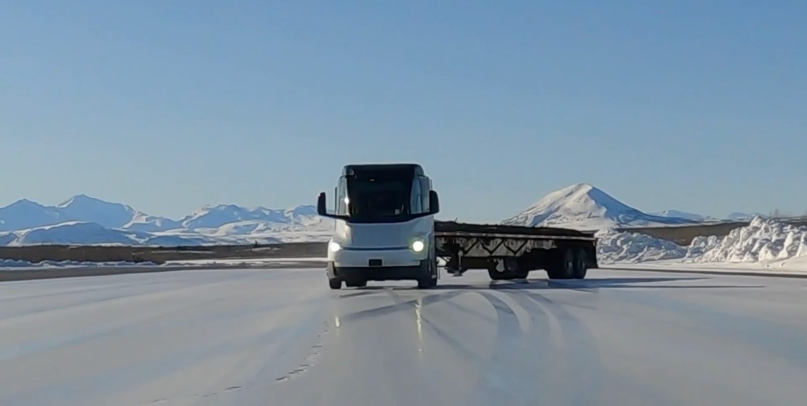 Tesla Semi sliding on ice